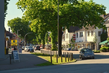 k-Trittau Poststraße Ansicht Richtung Ortskern Frühling 2017.JPG&nbsp;&copy;&nbsp;Amt Trittau