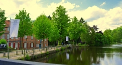 Außenansicht des Kulturzentrums Wassermühle Trittau am Mühlenteich.&nbsp;&copy;&nbsp;Gemeinde Trittau