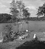 Zelten am Mönchsteich 1950er Jahre, Foto: Kreisarchiv Stormarn&nbsp;&copy;&nbsp;Zelten am Mönchsteich 1950er Jahre, Foto: Kreisarchiv Stormarn